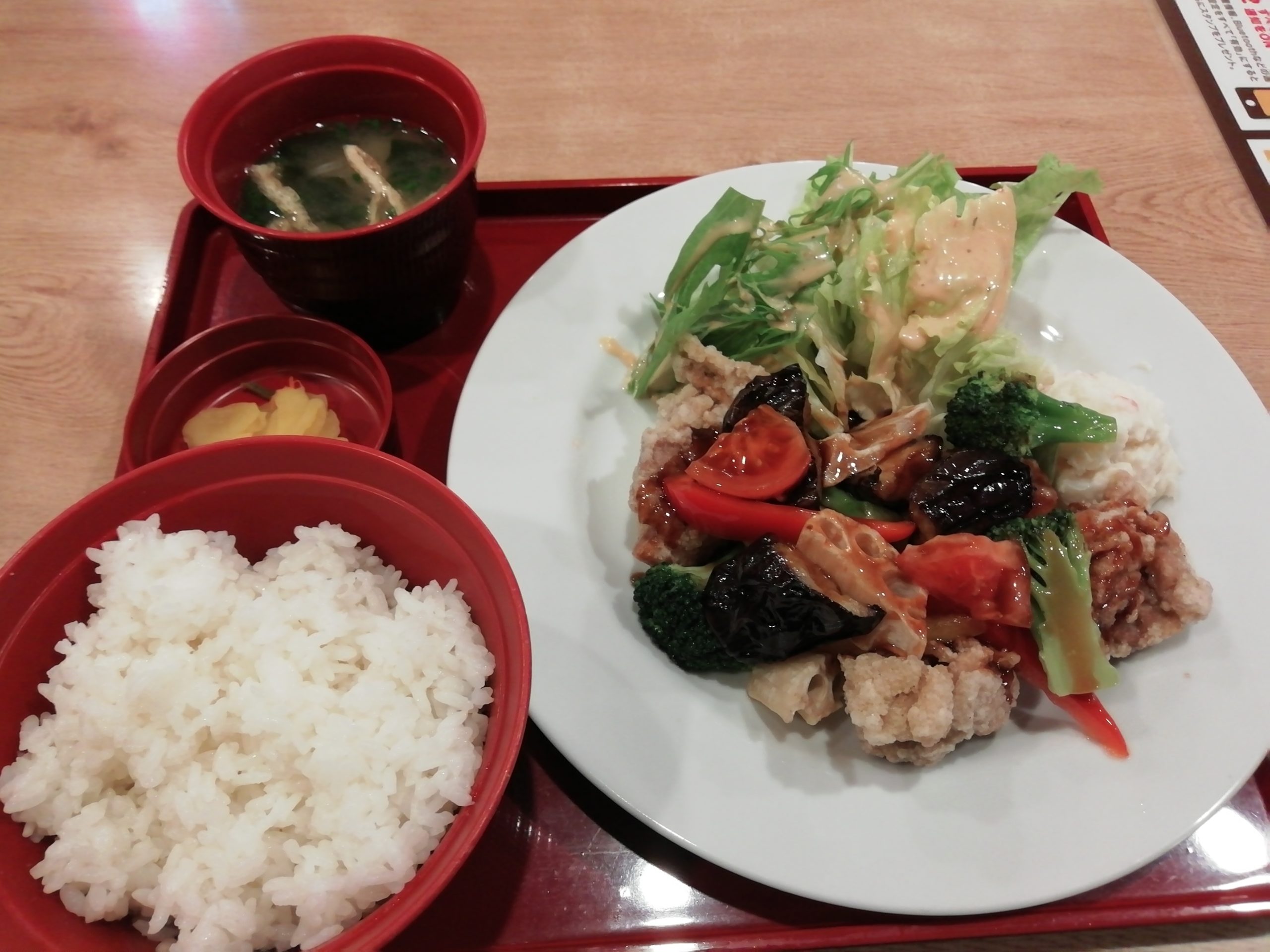 ジョイフル　彩り野菜と若鶏の黒酢あんかけ定食